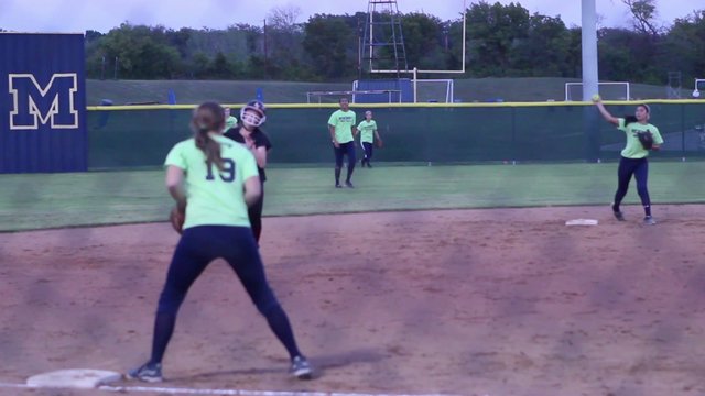 Lionnettes defeat Princeton in fall softball game