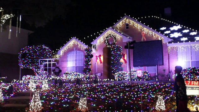 Frisco Christmas collects canned food in exchange for light show