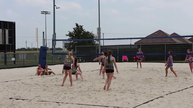 Volleyball team hosts spring sand tourney