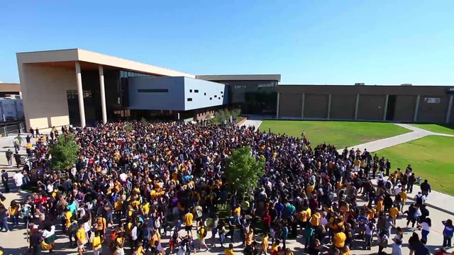 MHS comes together for school-wide photo