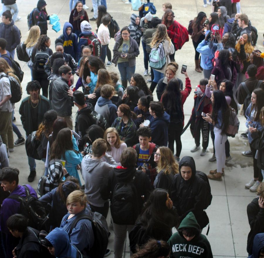 More than 670 students engage in walk out protesting gun violence